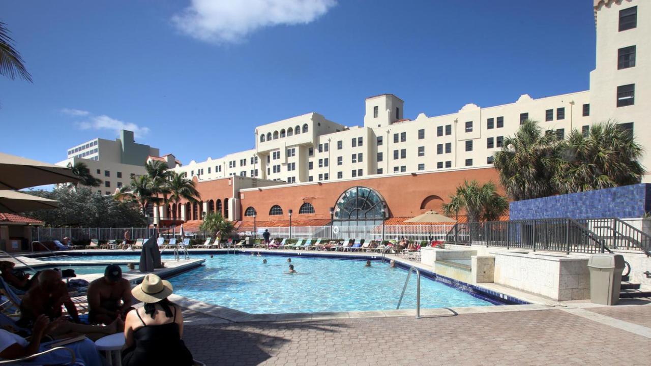 On Hollywood Beach - Affordable Two Bedrooms Sleeps 6 With Two Bathrooms Dania Beach Eksteriør bilde