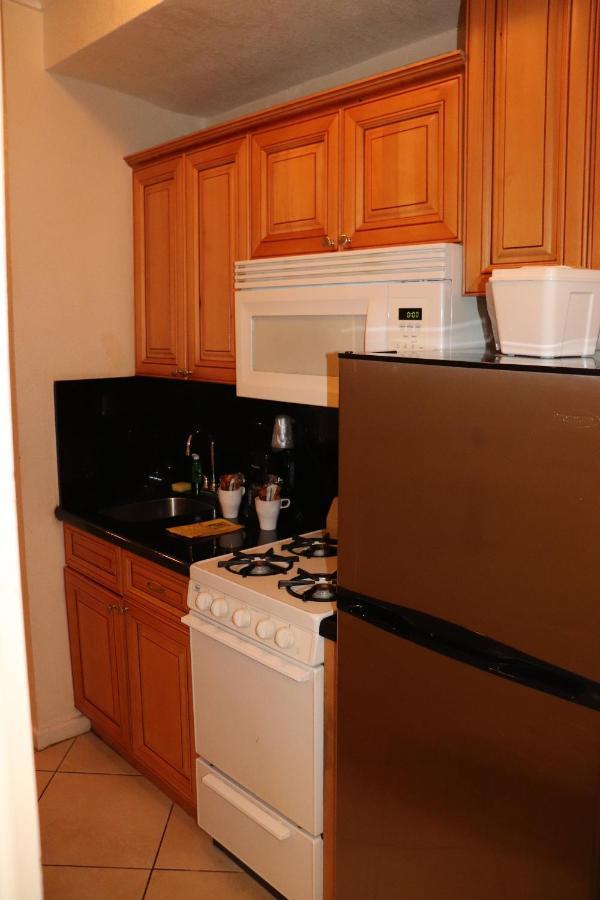 On Hollywood Beach - Affordable Two Bedrooms Sleeps 6 With Two Bathrooms Dania Beach Eksteriør bilde