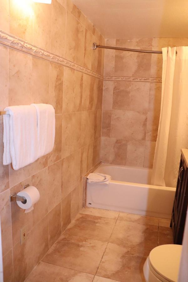 On Hollywood Beach - Affordable Two Bedrooms Sleeps 6 With Two Bathrooms Dania Beach Eksteriør bilde