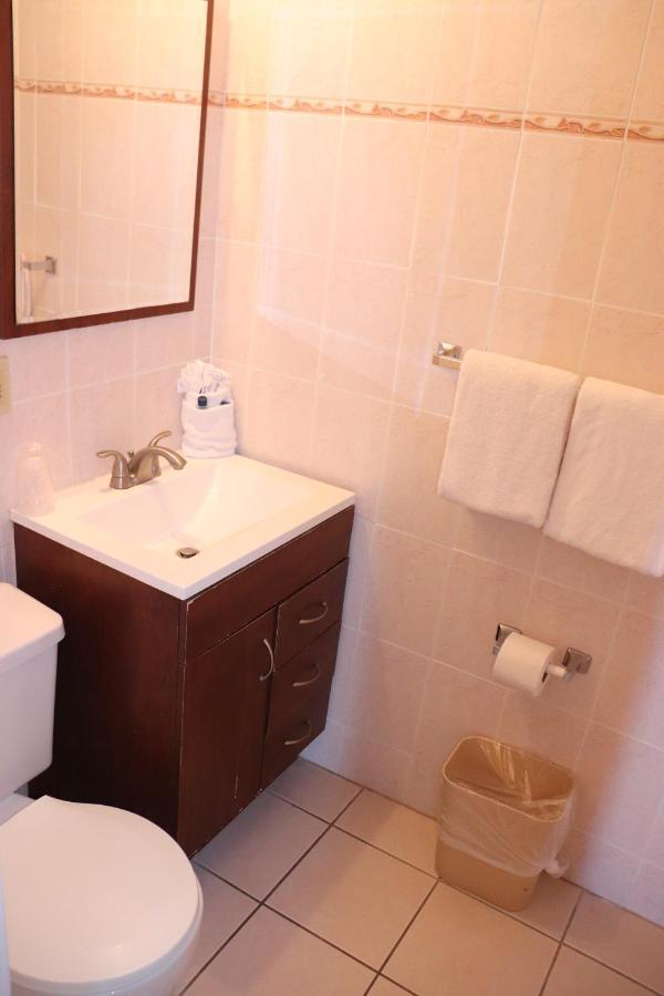 On Hollywood Beach - Affordable Two Bedrooms Sleeps 6 With Two Bathrooms Dania Beach Eksteriør bilde