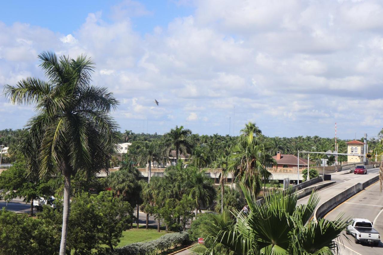 On Hollywood Beach - Affordable Two Bedrooms Sleeps 6 With Two Bathrooms Dania Beach Eksteriør bilde