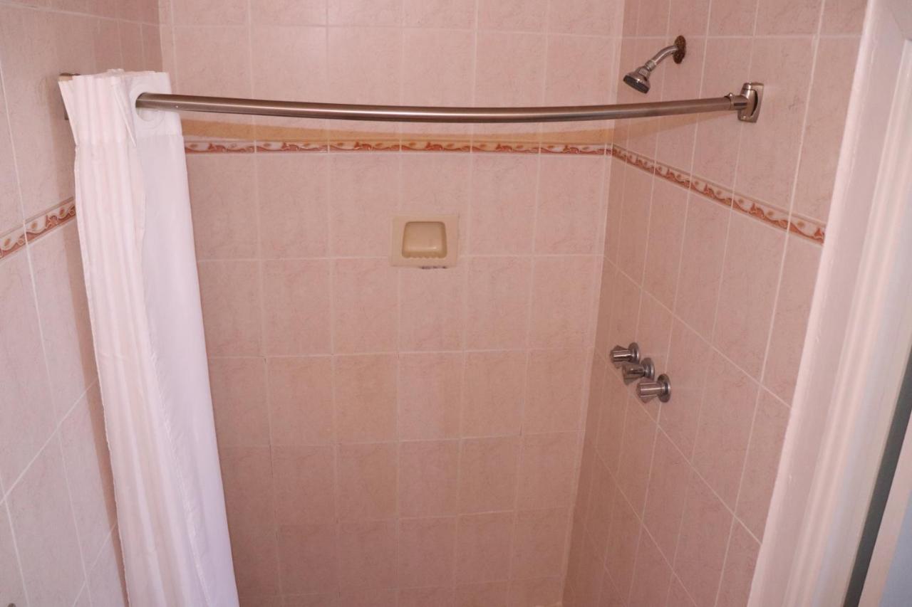 On Hollywood Beach - Affordable Two Bedrooms Sleeps 6 With Two Bathrooms Dania Beach Eksteriør bilde