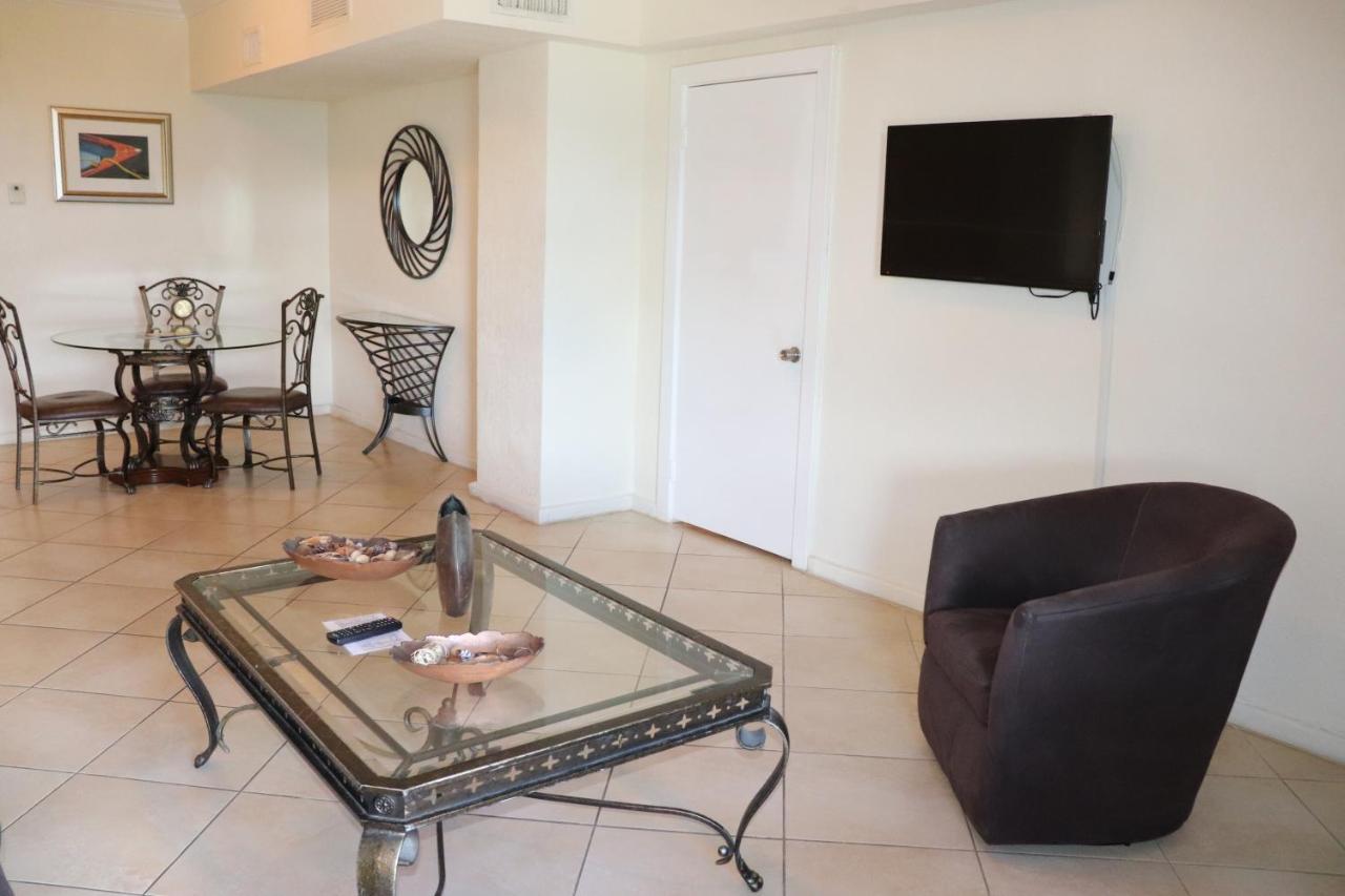On Hollywood Beach - Affordable Two Bedrooms Sleeps 6 With Two Bathrooms Dania Beach Eksteriør bilde